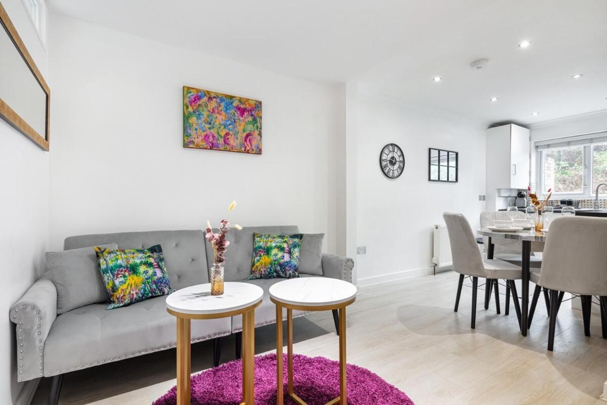 Modern Two Bed Apt With Free Gated Parking Space Londres Exterior foto